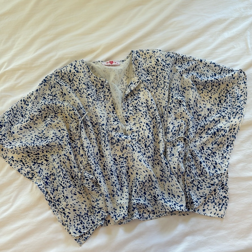 Kimono style top, V neck